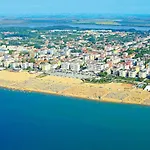 80m From The - Beahost Μπιμπιόνε