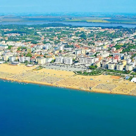 80m From The - Beahost ビビオーネ