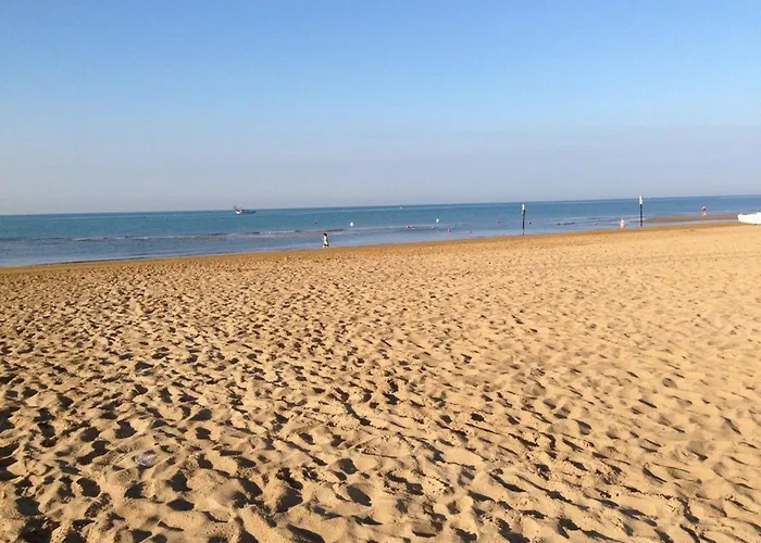 80m From The - Beahost Apartament